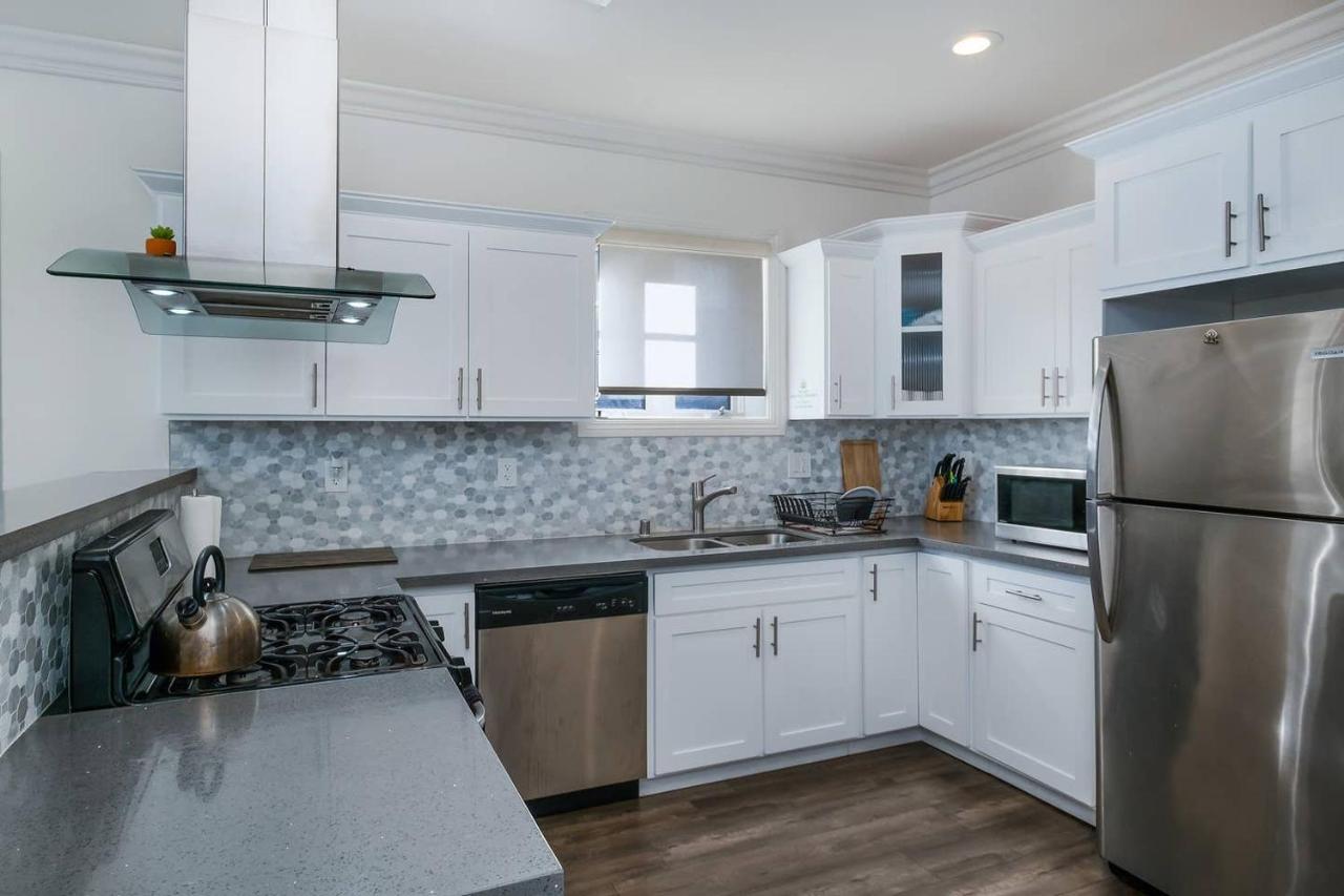 Ferienhaus Stylish 4 Bedroom House Near Korea Town