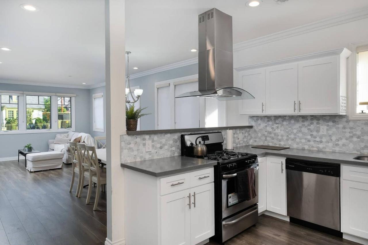 Ferienhaus Stylish 4 Bedroom House Near Korea Town